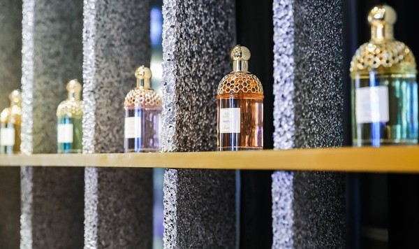 芭姐拿着这些新瓶在你眼前晃，能撑过3分钟不动心的举手！