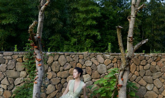 CARVEN 携手杨采钰演绎“纷”然而至的法式优雅