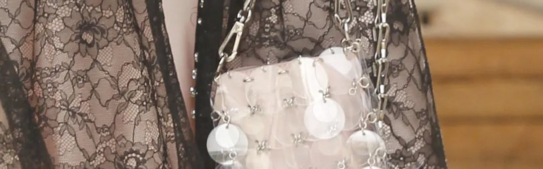 想要宋妍霏的手机包,用它来装时髦!