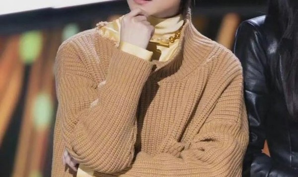 再不穿这3种花样毛衣，有点说不过去了吧？