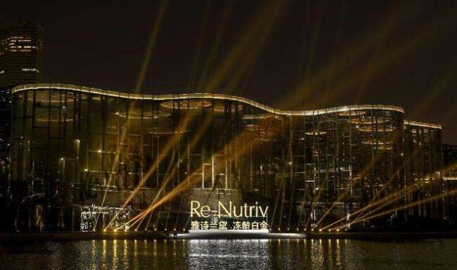 雅诗兰黛携全新白金「6D黑钻眼霜」盛启「逆龄科技之夜」