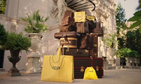 年末派对季，明星们的夜生活比想象中还要精彩？【每周时报】