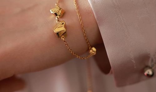 BOURBON铂朋“爱丽丝”，从腕间让女人变美