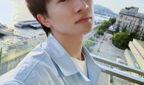 将兴趣变成职业,周深说自己做歌手很幸福!