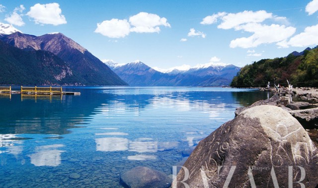 秋日林芝，落入凡间的彩石