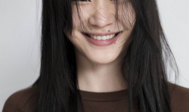 这个小眼睛谐星女孩是幸运的吗？