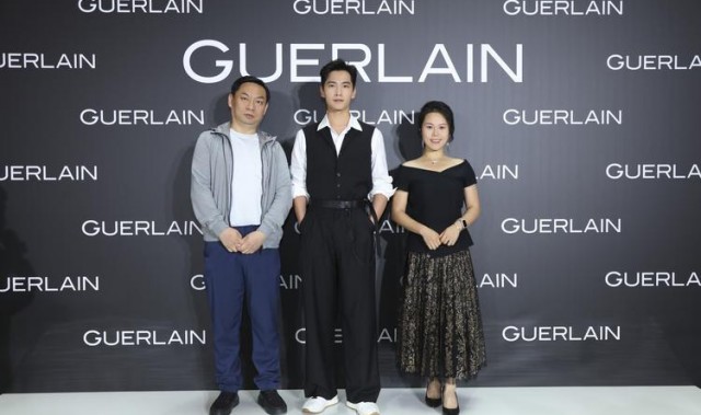 法国娇兰品牌挚友牛骏峰亲临北京翠微百货活动现场 诠释“轻出于兰”