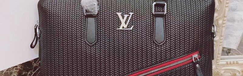 2021年新款lv包,新款邮差包包设计独特亮眼颜值超高