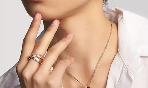 从CK到BOURBON，女性腕间的性冷淡风