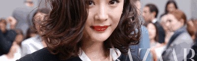 杨幂有三宝：自拍长腿穿得好！