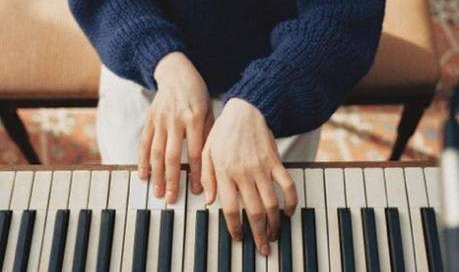 感官灵魂，双重碰撞 作曲家哈妮娅·拉尼X波摩跨界合作 一场通过音乐、威士忌和自然唤起的情感探索