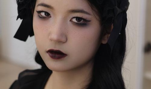 暗黑?趣味?复古?2020究竟流行什么妆?