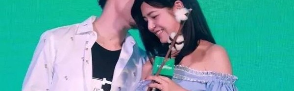 陈晓和陈妍希搂搂抱抱牵手耳语的霸道总裁小娇妻日常,哪像一对姐弟恋啊!