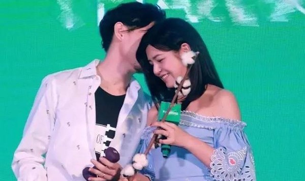 陈晓和陈妍希搂搂抱抱牵手耳语的霸道总裁小娇妻日常，哪像一对姐弟恋啊！