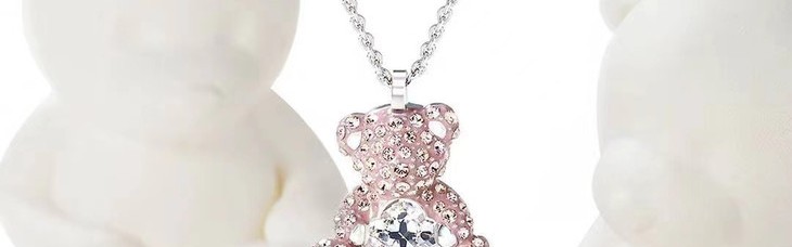 施华洛世奇携手品牌代言人唐嫣传递甜蜜