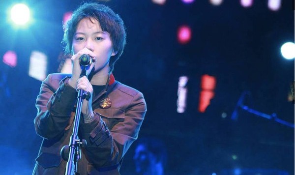 王菲窦唯光环下，她活出独一无二的窦靖童！