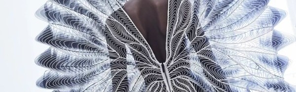 充满未来感的艺术时装竟然这么美!