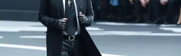 减肥90磅就为穿上一套衣服,时尚圈传奇Karl Lagerfeld做到了!原来成就大事的人靠的就是坚持。