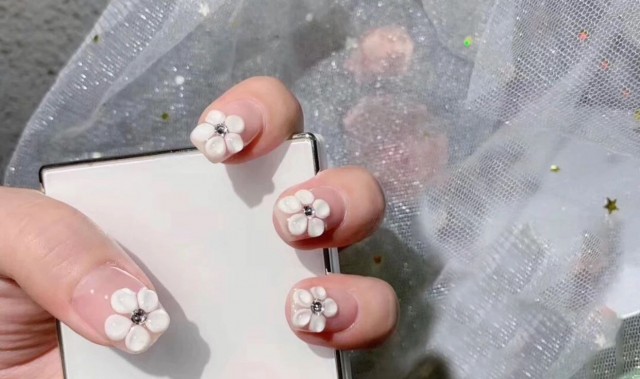 被向佐郭碧婷的婚礼照甜哭,这次的新娘美甲怎么比新娘妆还好看?!