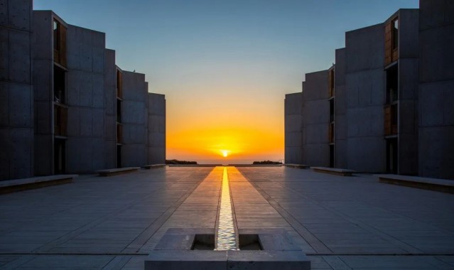 Louis Vuitton 在加州落日中来到未来