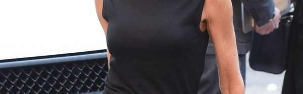 维多利亚 水晶靴配阔腿裤,到哪儿都像走台步!