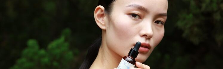 15 ESSENTIALS十五元素推出白玫瑰修护肌底精华油 精萃舒敏 臻奢御龄