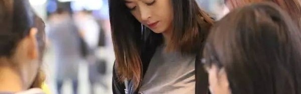 每日星范 | 蒋欣 不矫揉不造作,穿着运动凉鞋就开始一路小跑赶飞机!