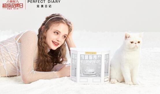 敢发光,自闪耀,完美日记圣诞礼盒上演浪漫水晶世界