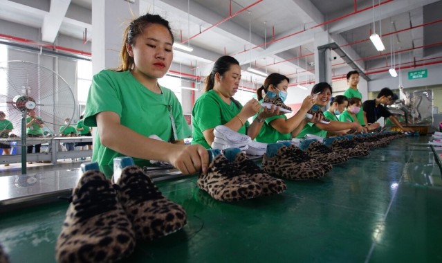 河北保定生产包包,两家包装厂采用先进生产线严格控制产品质量