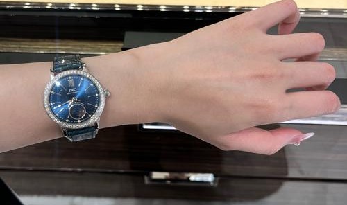 IWC万国表携手张钧甯与约瑟芬·斯可瑞娃 演绎全新柏涛菲诺系列腕表广告大片