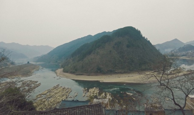 SHIATZY CHEN 夏姿・陈 巴黎大秀 携手7位非遗匠人 探寻传统苗绣的现代演绎