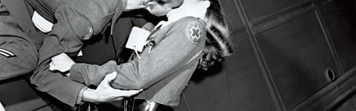 20张战争时代的情侣照,和平年代你更需要爱情