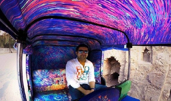 印度有一群在地艺术家，把出租车变成了流动的艺展