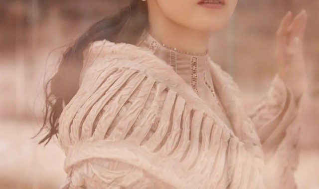 长成她这样，才敢叫“美人天花板”吧？