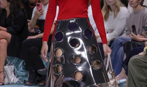 时尚芭莎90秒 ｜ 让米兰春夏时装周，带你“上天入海”！