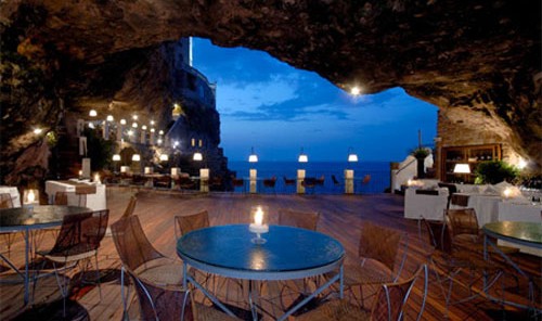 意大利酒店：岩洞里的餐厅