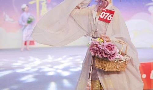 90秒|九月,Mini BAZAAR带来一场汉服秀