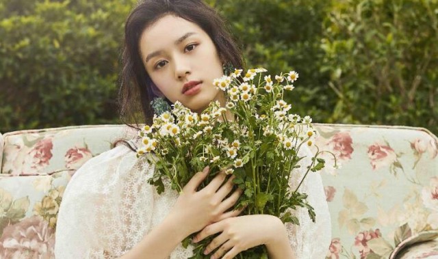 心向阳光，只待盛放 ――CHARLES &amp; KEITH携手春日大使周也演绎2021小雏菊系列鞋履