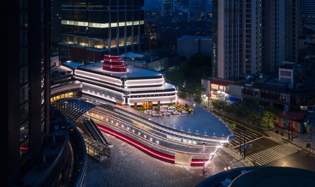 “路易号”泊驻上海,呈现零售､美食与展览