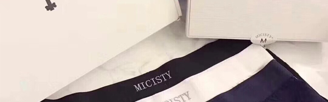 蔻驰山茶花专柜价,蔻驰山茶花系列包包设计风格更为宽泛