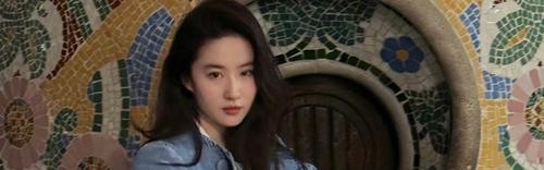 没想到你是这样的牛仔裙，Baby穿时髦刘亦菲穿很少女！