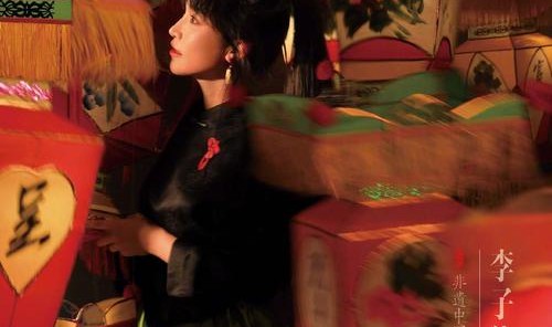 时尚芭莎90秒 |这个周末,就窝在沙发里看剧吧!