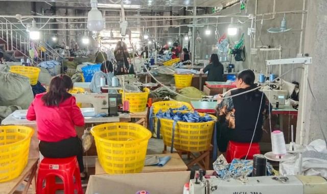 杭州箱包厂,广东省最大箱包生产基地位于广州花都区