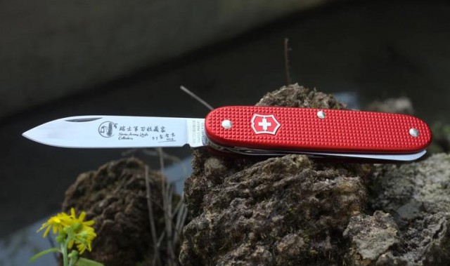 瑞士军刀官网是什么,中国武汉出现假冒瑞士十字架包装防止假冒