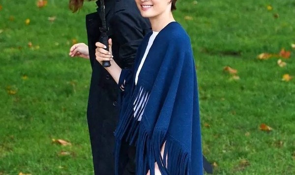 芈月去伦敦时装周看秀竟这么会穿！