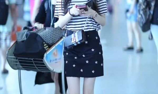 每日星范 ｜ 唐嫣 从她到杨幂，这10位时尚扛把子的海魂衫牌子全扒给你！