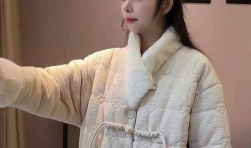 冬天也要拒绝臃肿，一件睡袍式大衣让你温暖又有好身材！