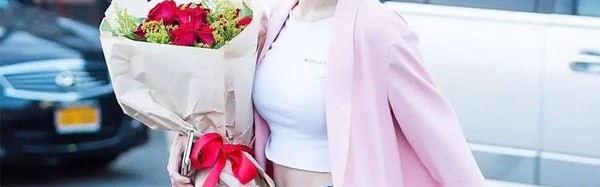 帽衫还是大幂的这件好看,李冰冰的小白裙你穿也很瘦!