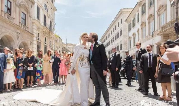 投胎指南｜高智商、有事业、嫁豪门，凭什么全世界的好事都让她占了！