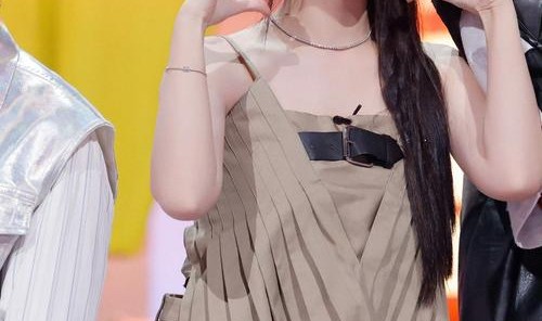 虞书欣:别拦着我,我还能再补补妆!